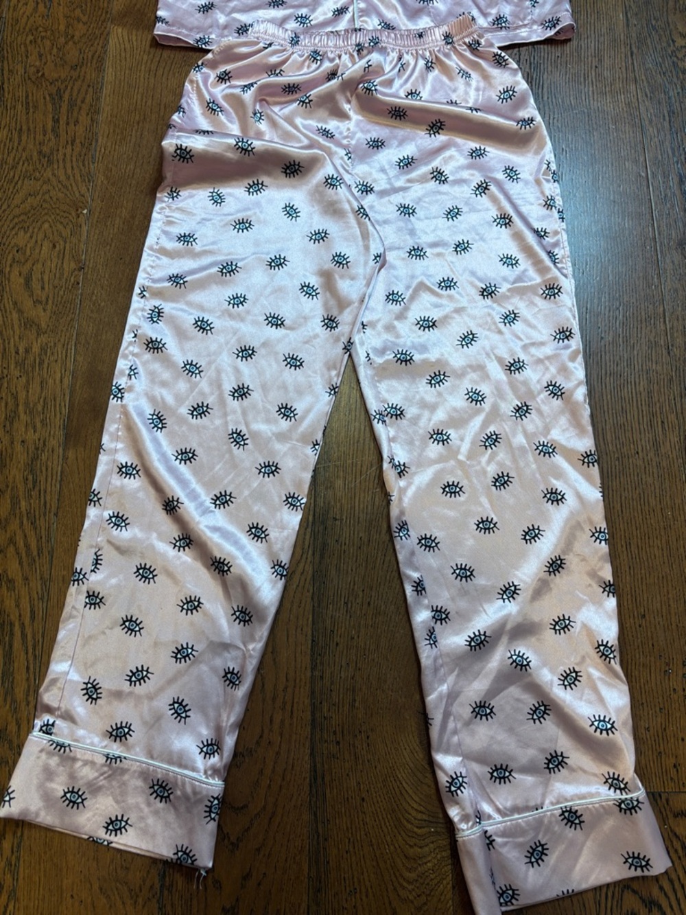 lola the Boys Pink Satin Pajama Set with Blue Eye Print. Size M - Picture 4 of 11